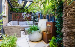 Courtyard garden in Hackney, London